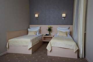 Гостиница Губернская Калуга Стандартный двухместный номер с 2 отдельными кроватями-1
